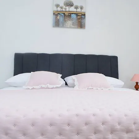 Charming Venilia Blue, Sleeps 4 *