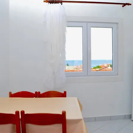 Charming Venilia Blue, Sleeps 4 *